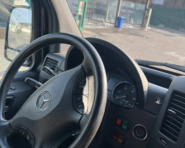Черный Мерседес Sprinter, объемом двигателя 2.15 л и пробегом 480 тыс. км за 10000 $, фото 14 на Automoto.ua