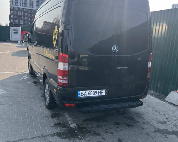 Черный Мерседес Sprinter, объемом двигателя 2.15 л и пробегом 480 тыс. км за 10000 $, фото 3 на Automoto.ua