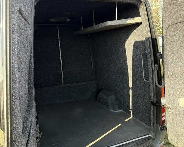 Черный Мерседес Sprinter, объемом двигателя 2.2 л и пробегом 500 тыс. км за 25800 $, фото 16 на Automoto.ua