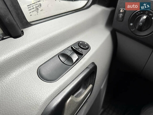 Черный Мерседес Sprinter, объемом двигателя 2.2 л и пробегом 290 тыс. км за 15600 $, фото 59 на Automoto.ua