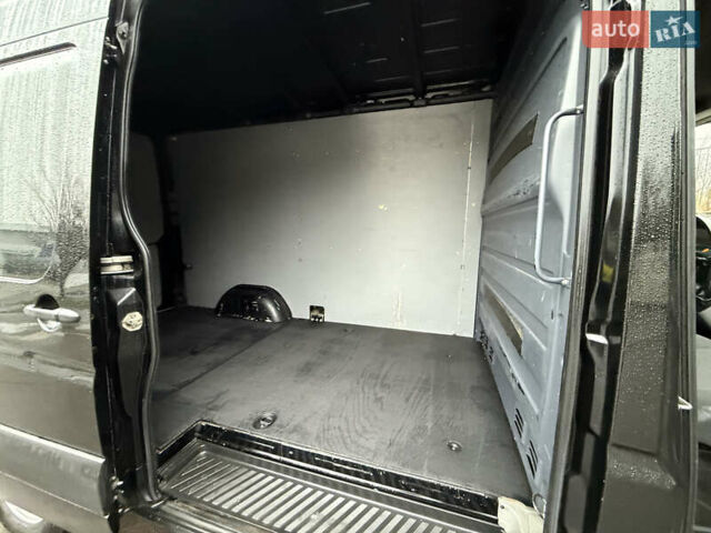 Черный Мерседес Sprinter, объемом двигателя 2.2 л и пробегом 290 тыс. км за 15600 $, фото 27 на Automoto.ua