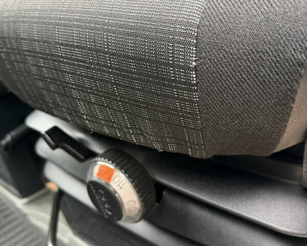 Черный Мерседес Sprinter, объемом двигателя 0 л и пробегом 303 тыс. км за 16900 $, фото 14 на Automoto.ua