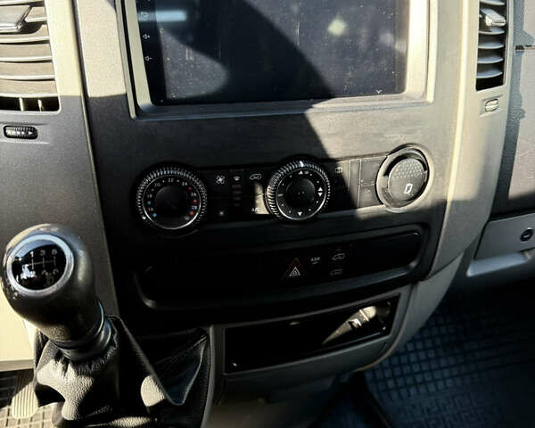 Черный Мерседес Sprinter, объемом двигателя 2.2 л и пробегом 500 тыс. км за 25800 $, фото 15 на Automoto.ua