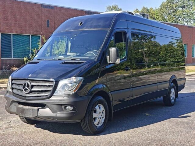 Черный Мерседес Sprinter, объемом двигателя 3 л и пробегом 77 тыс. км за 5600 $, фото 1 на Automoto.ua