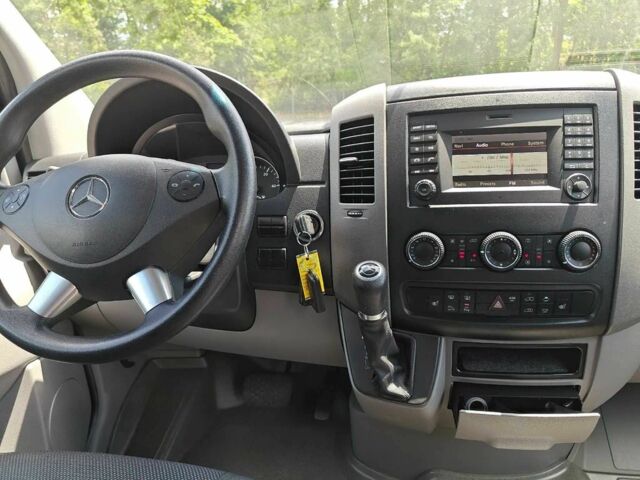 Черный Мерседес Sprinter, объемом двигателя 3 л и пробегом 77 тыс. км за 5600 $, фото 7 на Automoto.ua