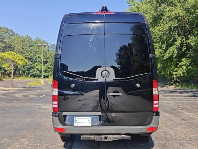 Черный Мерседес Sprinter, объемом двигателя 3 л и пробегом 77 тыс. км за 5600 $, фото 4 на Automoto.ua