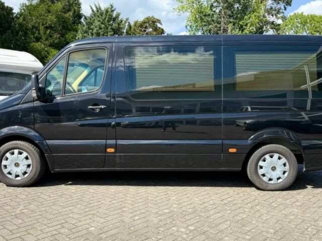 Черный Мерседес Sprinter, объемом двигателя 2.2 л и пробегом 80 тыс. км за 16000 $, фото 2 на Automoto.ua