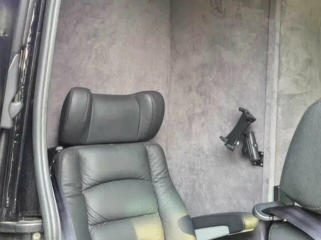 Черный Мерседес Sprinter, объемом двигателя 3 л и пробегом 76 тыс. км за 5600 $, фото 11 на Automoto.ua