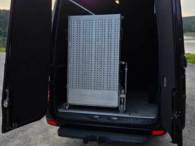 Черный Мерседес Sprinter, объемом двигателя 3 л и пробегом 76 тыс. км за 5600 $, фото 3 на Automoto.ua