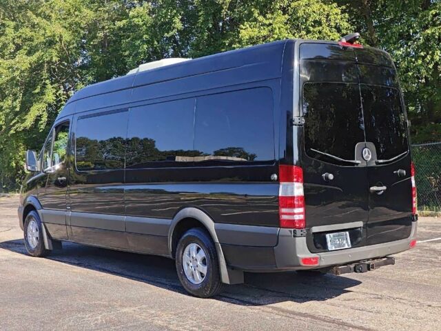 Черный Мерседес Sprinter, объемом двигателя 3 л и пробегом 77 тыс. км за 5600 $, фото 3 на Automoto.ua