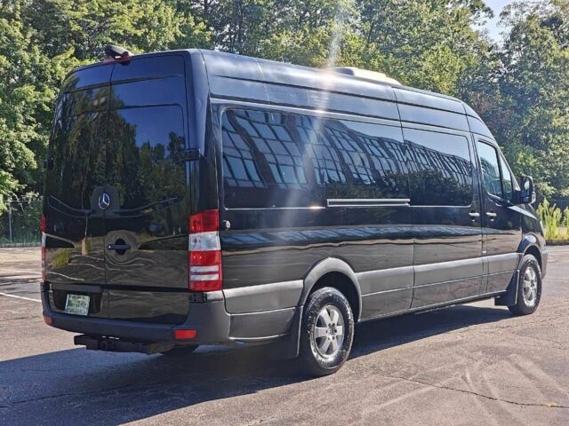 Черный Мерседес Sprinter, объемом двигателя 3 л и пробегом 77 тыс. км за 5600 $, фото 5 на Automoto.ua