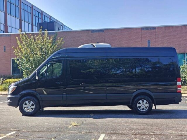 Черный Мерседес Sprinter, объемом двигателя 3 л и пробегом 77 тыс. км за 5600 $, фото 2 на Automoto.ua