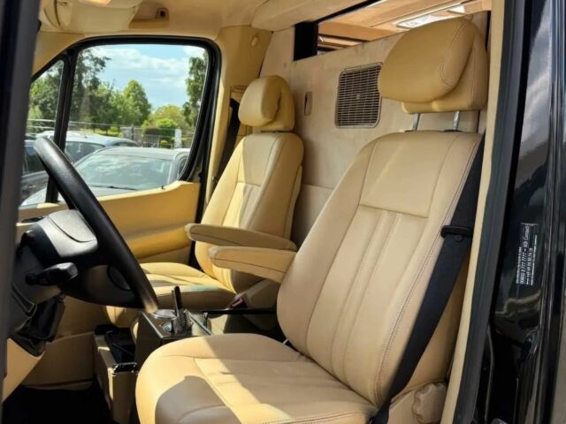 Черный Мерседес Sprinter, объемом двигателя 2.2 л и пробегом 80 тыс. км за 16000 $, фото 9 на Automoto.ua
