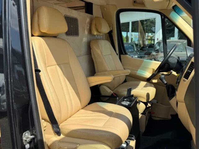 Черный Мерседес Sprinter, объемом двигателя 2.2 л и пробегом 80 тыс. км за 16000 $, фото 7 на Automoto.ua