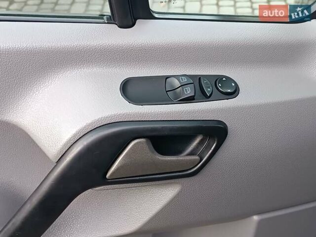 Черный Мерседес Sprinter, объемом двигателя 2.99 л и пробегом 320 тыс. км за 29750 $, фото 33 на Automoto.ua