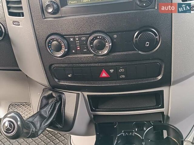 Черный Мерседес Sprinter, объемом двигателя 2.99 л и пробегом 320 тыс. км за 29750 $, фото 47 на Automoto.ua