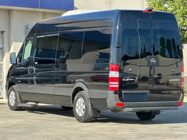 Черный Мерседес Sprinter, объемом двигателя 3 л и пробегом 77 тыс. км за 6500 $, фото 4 на Automoto.ua