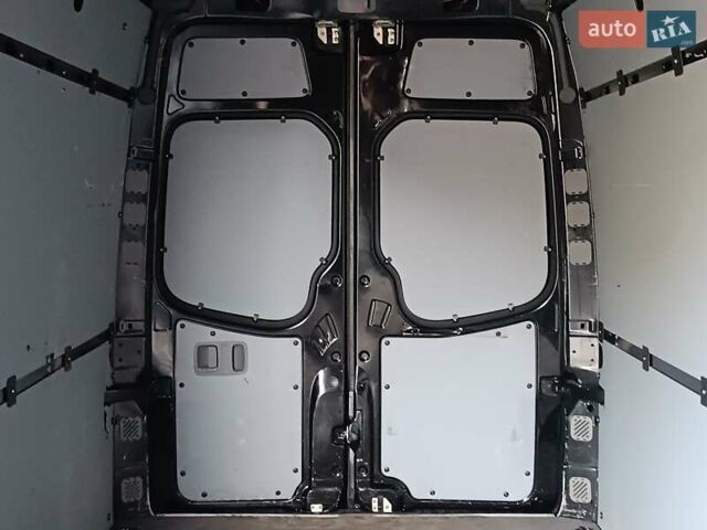 Черный Мерседес Sprinter, объемом двигателя 2.99 л и пробегом 320 тыс. км за 29750 $, фото 54 на Automoto.ua