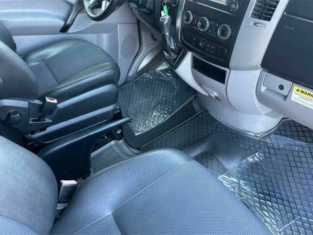 Черный Мерседес Sprinter, объемом двигателя 3 л и пробегом 77 тыс. км за 6500 $, фото 8 на Automoto.ua