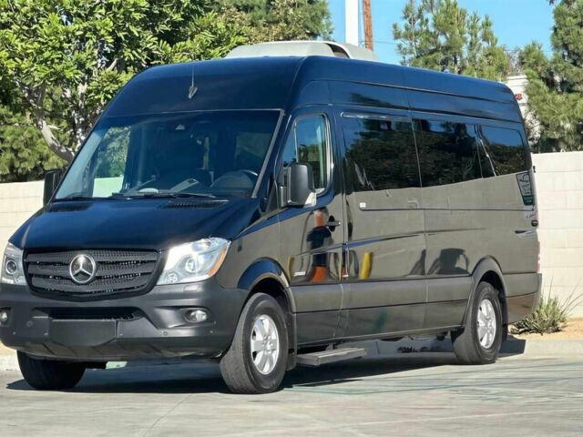 Черный Мерседес Sprinter, объемом двигателя 3 л и пробегом 77 тыс. км за 6500 $, фото 2 на Automoto.ua