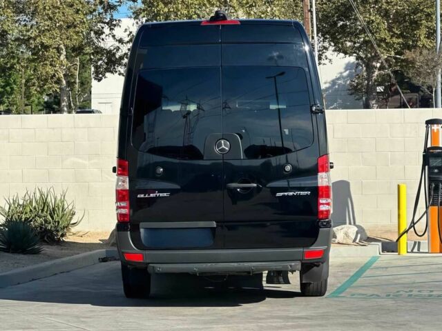 Черный Мерседес Sprinter, объемом двигателя 3 л и пробегом 77 тыс. км за 6500 $, фото 5 на Automoto.ua