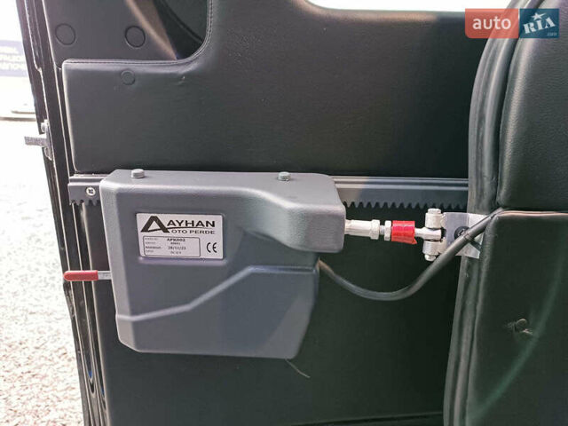 Черный Мерседес Sprinter, объемом двигателя 3 л и пробегом 218 тыс. км за 35790 $, фото 53 на Automoto.ua