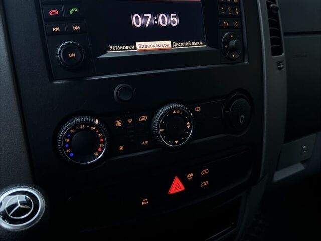 Чорний Мерседес Sprinter, об'ємом двигуна 2.2 л та пробігом 450 тис. км за 23500 $, фото 6 на Automoto.ua