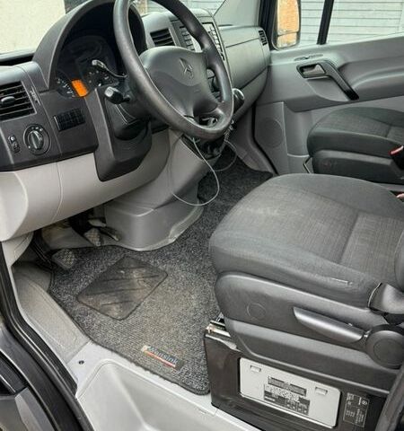 Черный Мерседес Sprinter, объемом двигателя 2.2 л и пробегом 320 тыс. км за 22500 $, фото 15 на Automoto.ua