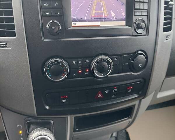 Черный Мерседес Sprinter, объемом двигателя 3 л и пробегом 280 тыс. км за 34822 $, фото 15 на Automoto.ua