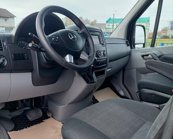 Черный Мерседес Sprinter, объемом двигателя 3 л и пробегом 280 тыс. км за 34822 $, фото 4 на Automoto.ua