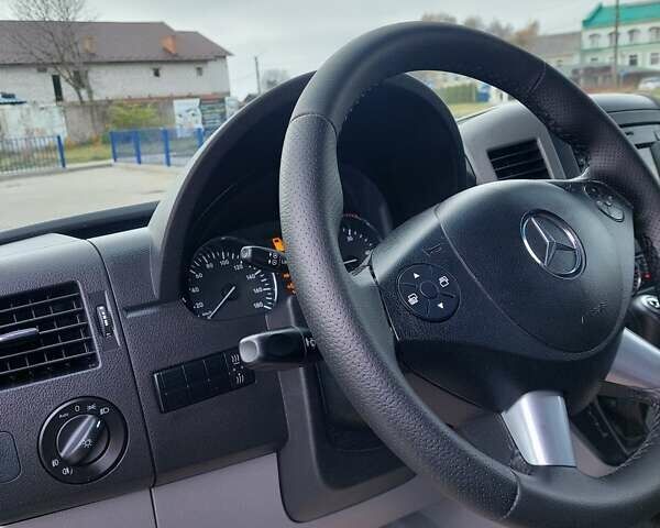 Черный Мерседес Sprinter, объемом двигателя 3 л и пробегом 280 тыс. км за 34822 $, фото 13 на Automoto.ua