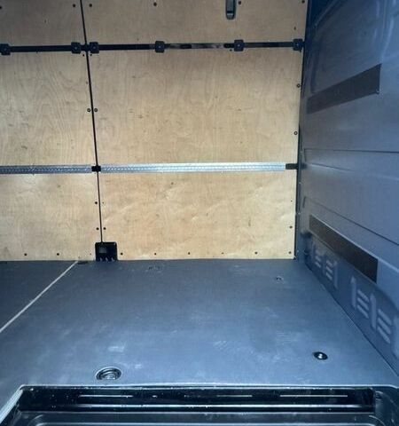 Черный Мерседес Sprinter, объемом двигателя 0 л и пробегом 300 тыс. км за 23500 $, фото 10 на Automoto.ua