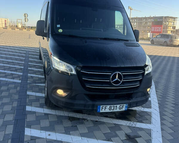 Черный Мерседес Sprinter, объемом двигателя 0 л и пробегом 430 тыс. км за 44977 $, фото 2 на Automoto.ua
