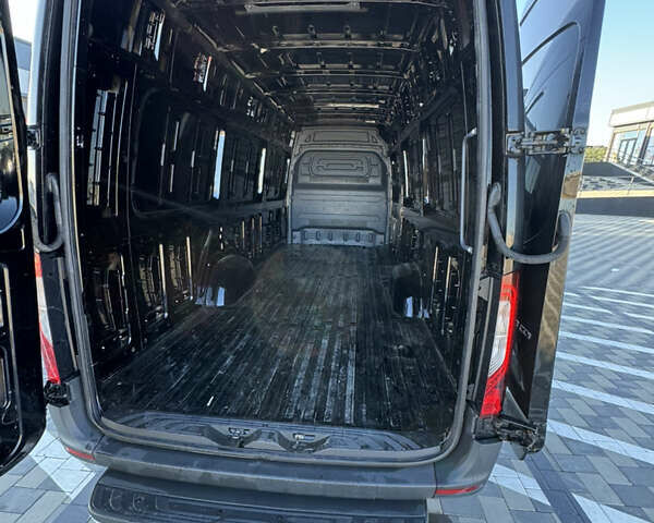 Черный Мерседес Sprinter, объемом двигателя 0 л и пробегом 430 тыс. км за 44977 $, фото 20 на Automoto.ua
