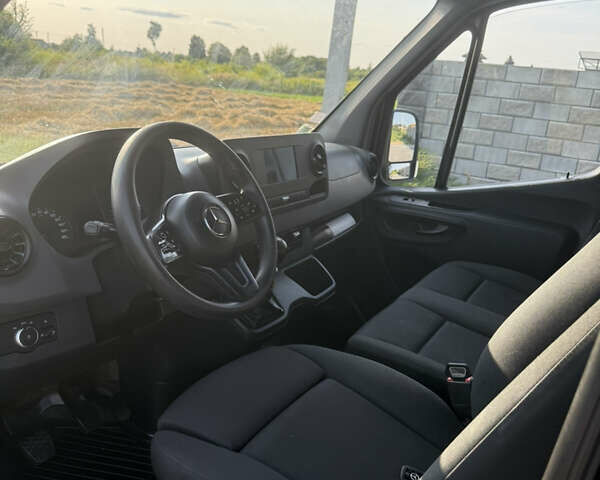 Чорний Мерседес Sprinter, об'ємом двигуна 0 л та пробігом 255 тис. км за 23900 $, фото 12 на Automoto.ua