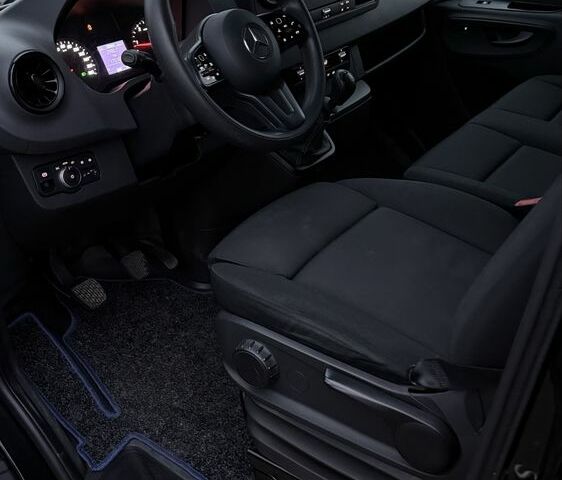 Чорний Мерседес Sprinter, об'ємом двигуна 2.1 л та пробігом 171 тис. км за 30130 $, фото 6 на Automoto.ua