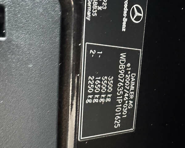 Черный Мерседес Sprinter, объемом двигателя 2.2 л и пробегом 288 тыс. км за 27700 $, фото 13 на Automoto.ua