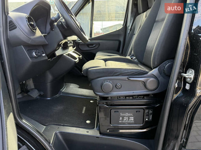 Черный Мерседес Sprinter, объемом двигателя 0 л и пробегом 158 тыс. км за 31800 $, фото 10 на Automoto.ua