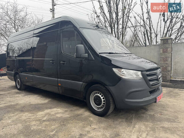 Черный Мерседес Sprinter, объемом двигателя 2.2 л и пробегом 288 тыс. км за 27700 $, фото 1 на Automoto.ua