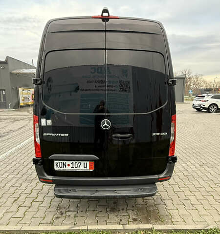 Черный Мерседес Sprinter, объемом двигателя 2.14 л и пробегом 170 тыс. км за 28975 $, фото 5 на Automoto.ua