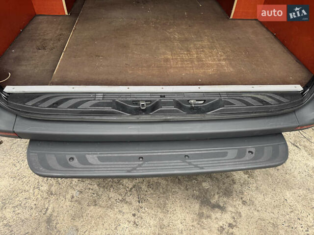 Черный Мерседес Sprinter, объемом двигателя 2.2 л и пробегом 288 тыс. км за 27700 $, фото 33 на Automoto.ua