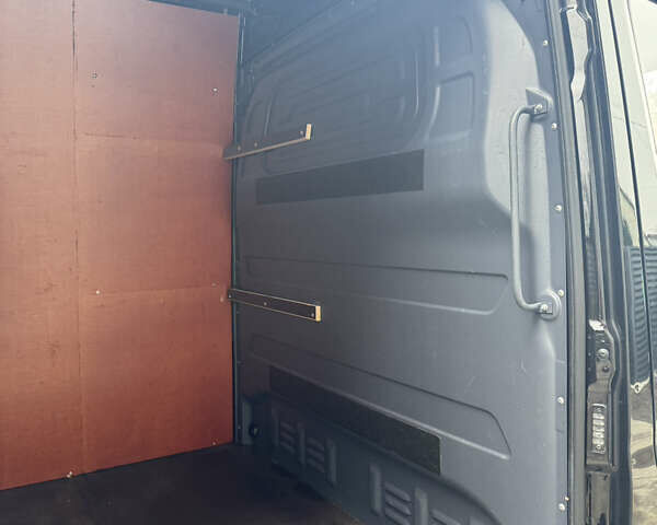 Черный Мерседес Sprinter, объемом двигателя 2.2 л и пробегом 288 тыс. км за 27700 $, фото 20 на Automoto.ua