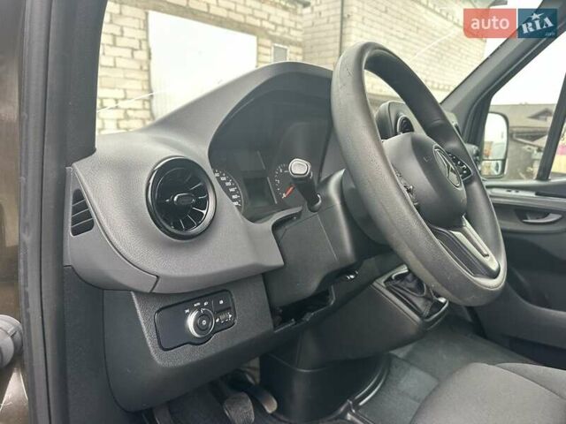 Черный Мерседес Sprinter, объемом двигателя 2.2 л и пробегом 250 тыс. км за 21000 $, фото 7 на Automoto.ua