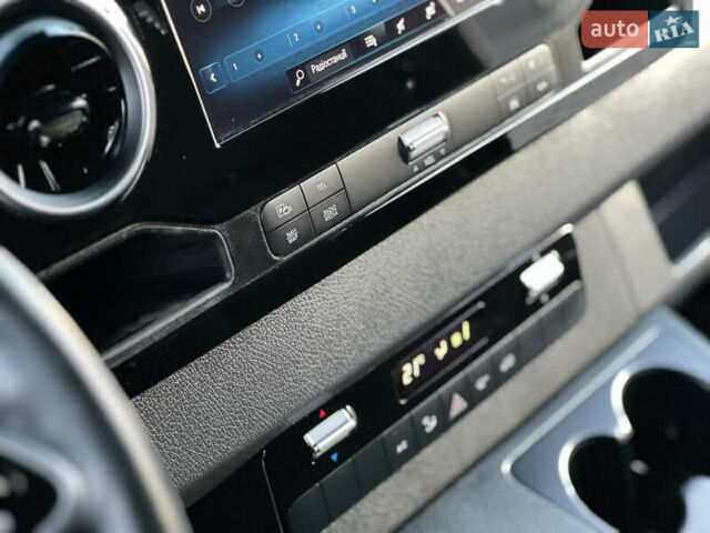 Черный Мерседес Sprinter, объемом двигателя 2 л и пробегом 259 тыс. км за 31900 $, фото 145 на Automoto.ua