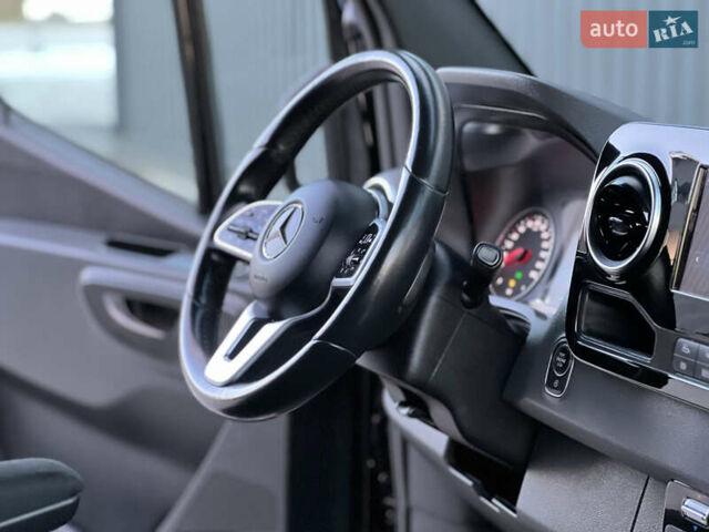 Черный Мерседес Sprinter, объемом двигателя 2 л и пробегом 259 тыс. км за 31900 $, фото 170 на Automoto.ua