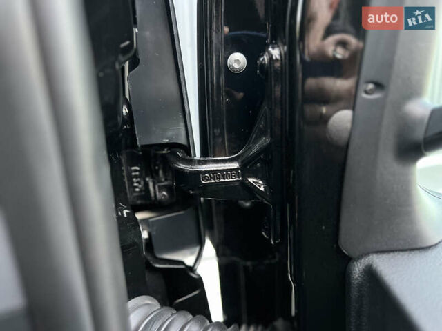 Черный Мерседес Sprinter, объемом двигателя 2 л и пробегом 259 тыс. км за 31900 $, фото 192 на Automoto.ua