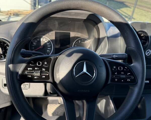 Черный Мерседес Sprinter, объемом двигателя 1.95 л и пробегом 43 тыс. км за 33000 $, фото 8 на Automoto.ua