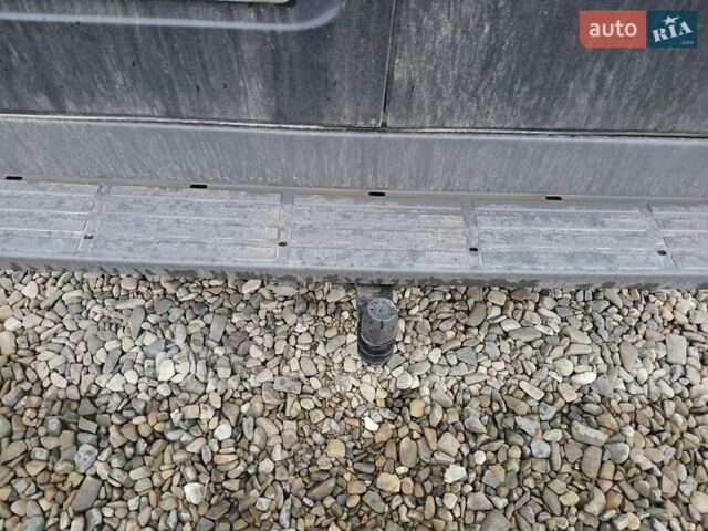 Черный Мерседес Sprinter, объемом двигателя 2.15 л и пробегом 750 тыс. км за 9300 $, фото 4 на Automoto.ua