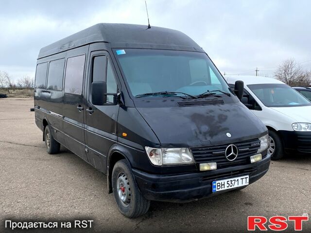 Черный Мерседес Sprinter, объемом двигателя 2.9 л и пробегом 647 тыс. км за 5000 $, фото 2 на Automoto.ua