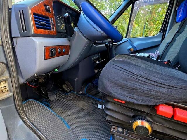Черный Мерседес Sprinter, объемом двигателя 2.9 л и пробегом 873 тыс. км за 3500 $, фото 7 на Automoto.ua